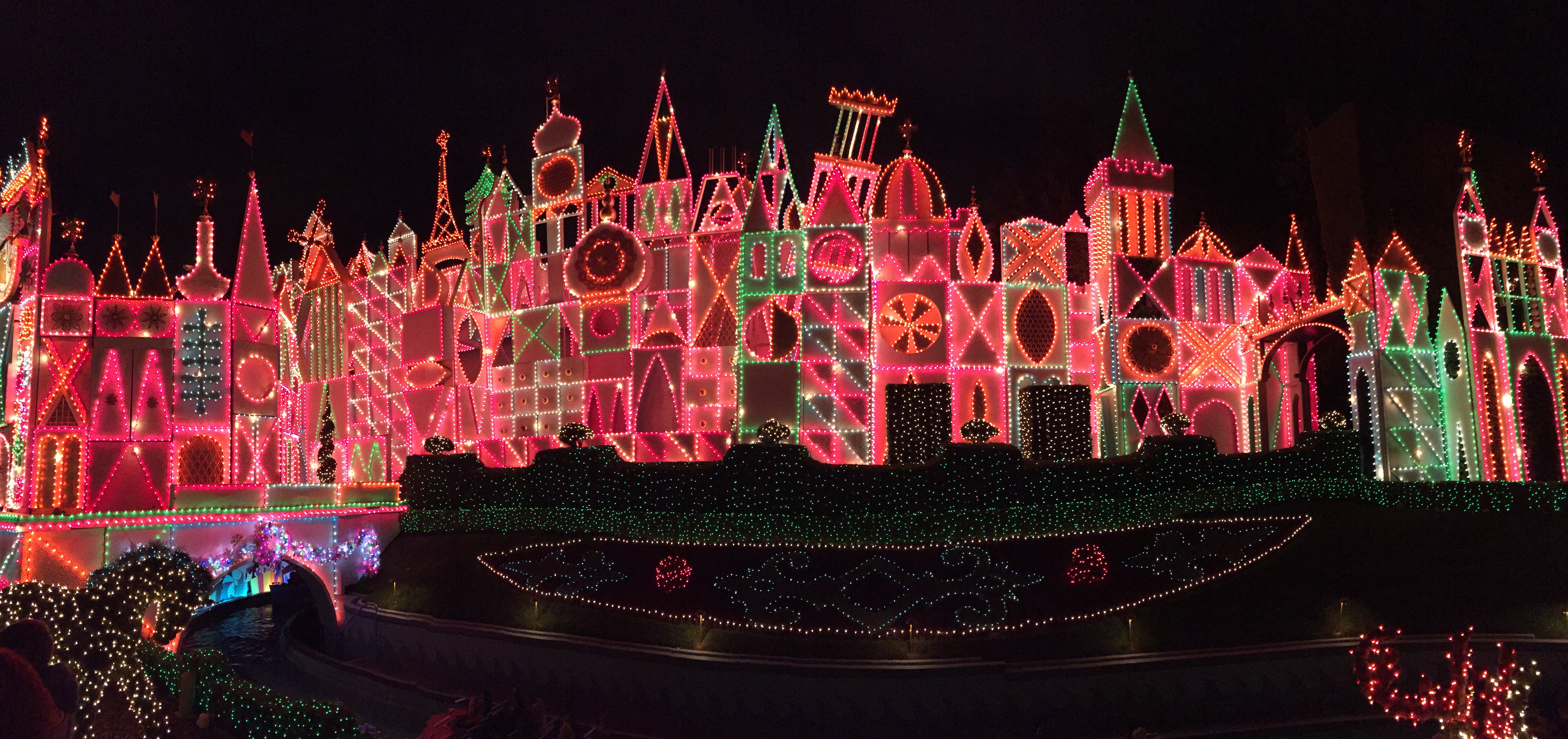 7 Must Do Holiday Activities To Do At The Disneyland Resort