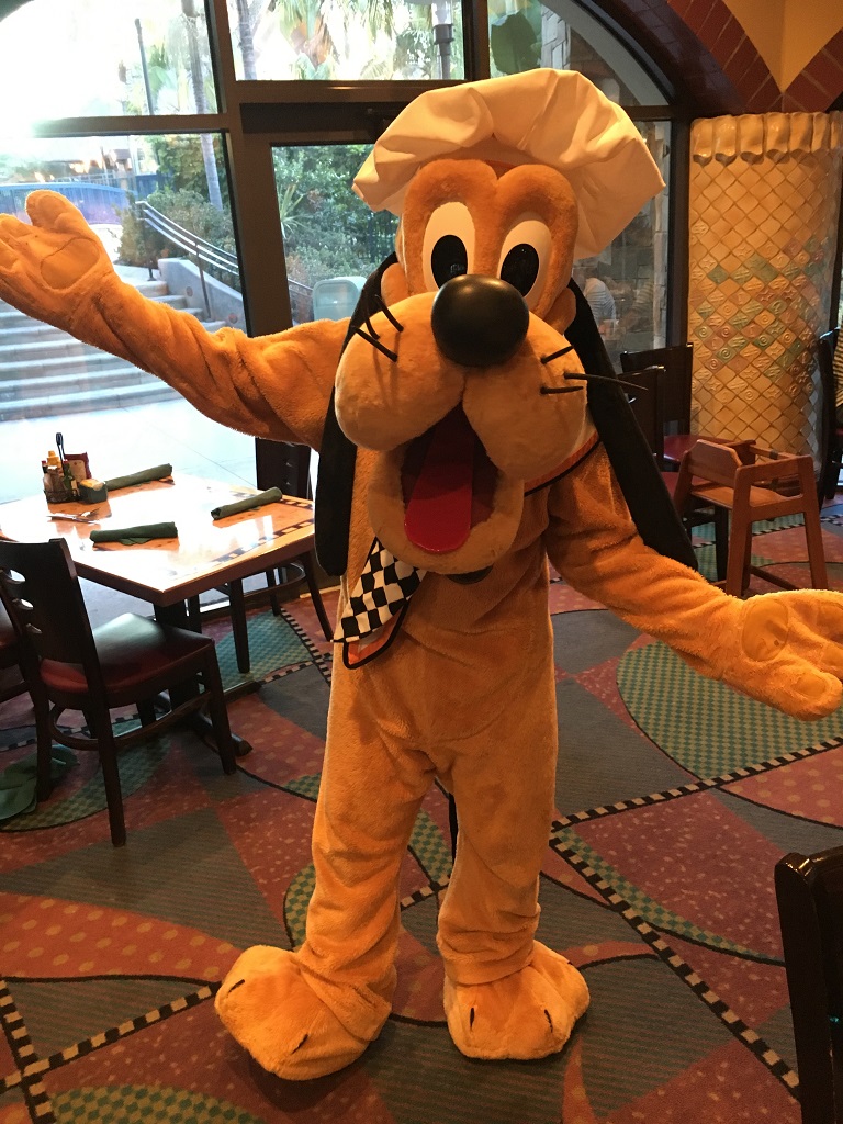 Review of Breakfast at Goofy’s Kitchen in Disneyland Hotel
