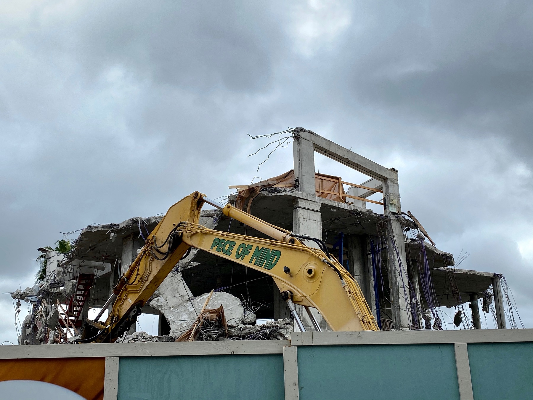 PHOTOS Bongos Cafe Being Demolished While the Estefans’ New Restaurant