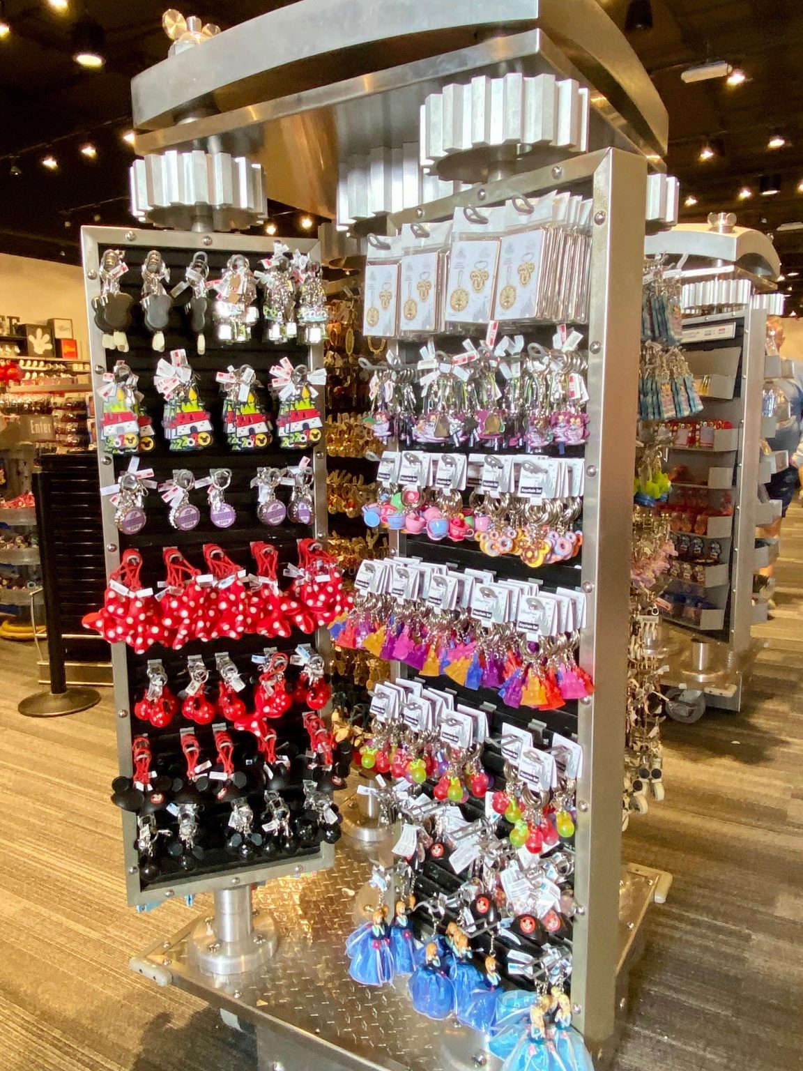 These Walt Disney World Keychain Sets Are Affordable Souvenirs