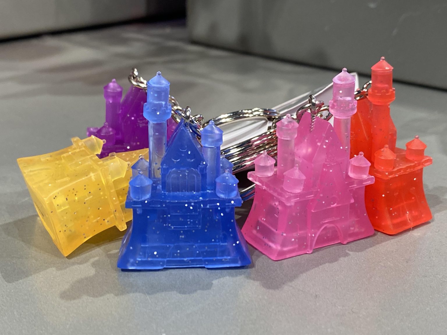 These Walt Disney World Keychain Sets Are Affordable Souvenirs