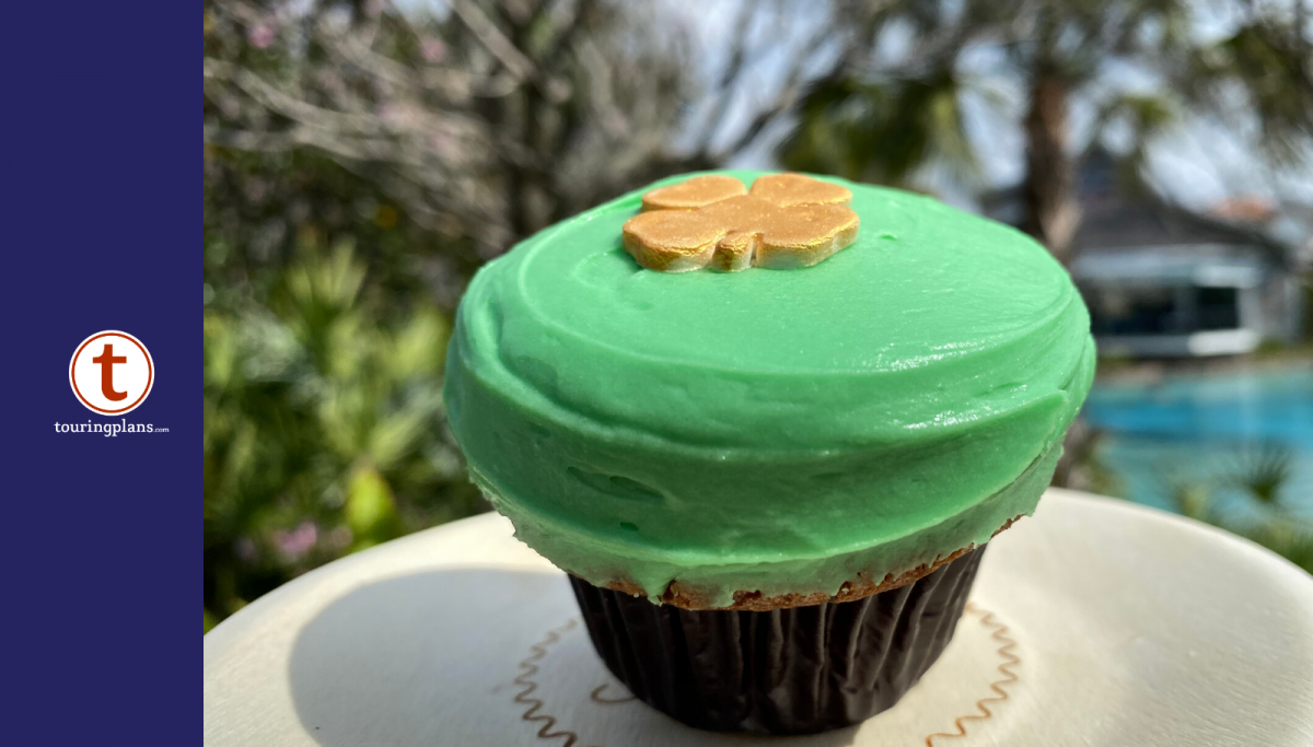 REVIEW Specialty Cupcakes at Sprinkles in Disney Springs