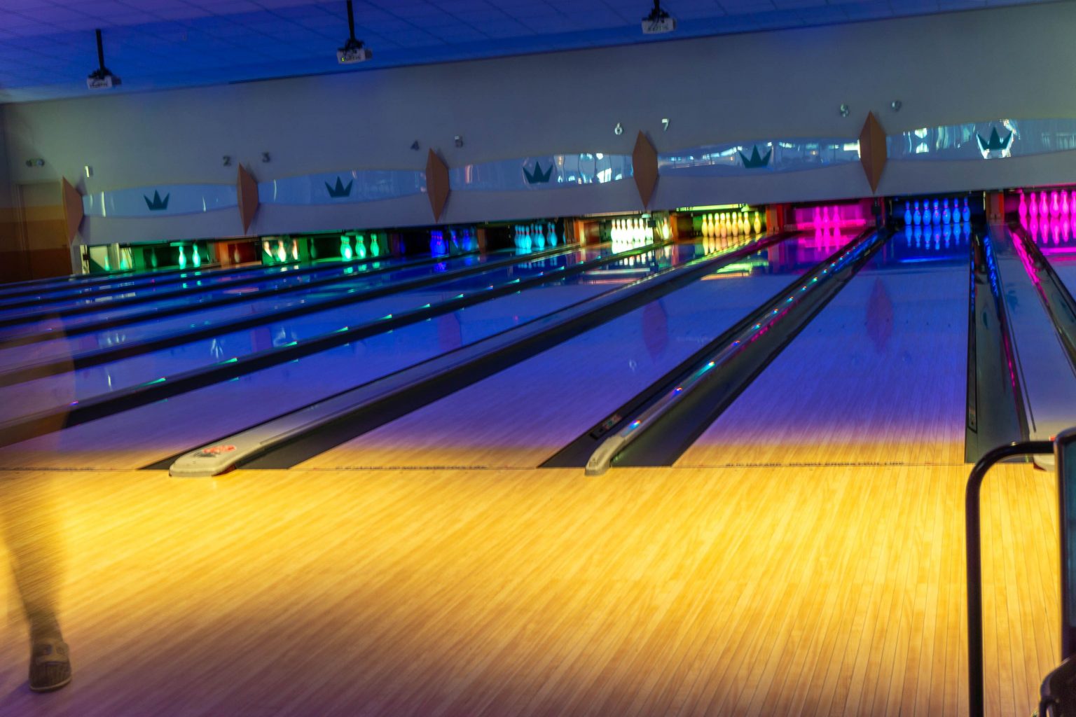 The SATURDAY SIX Spends a Night at Universal's CABANA BAY BEACH RESORT