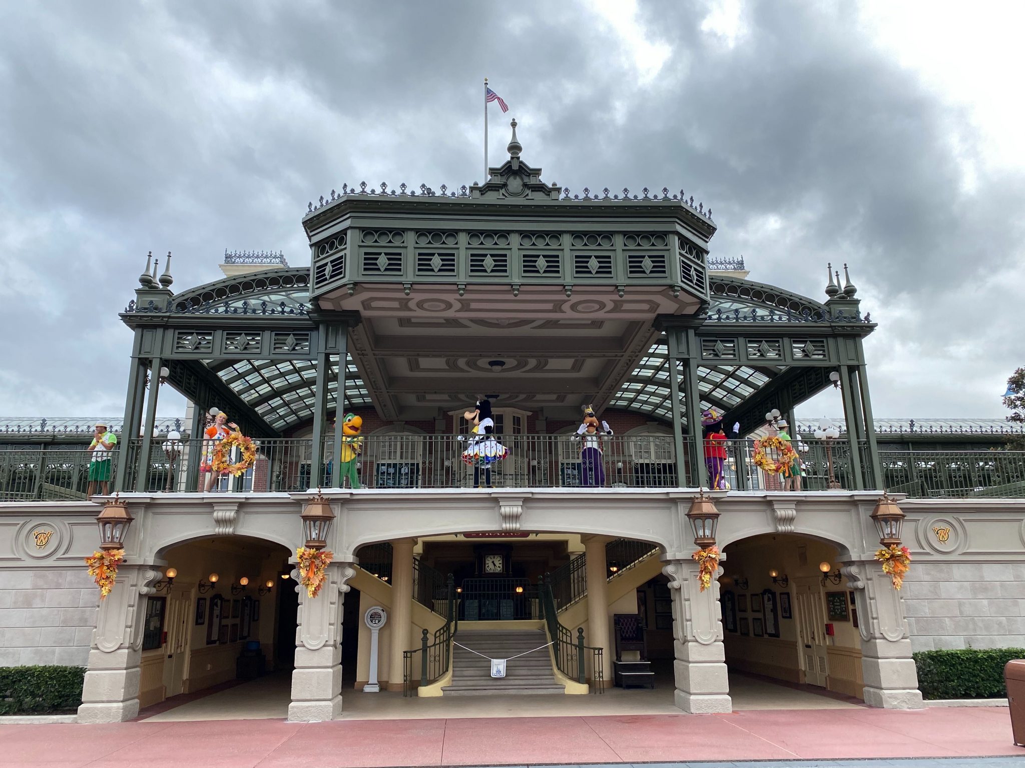 PHOTOS Finding Quiet Spots Inside Magic Kingdom Even When Attendance
