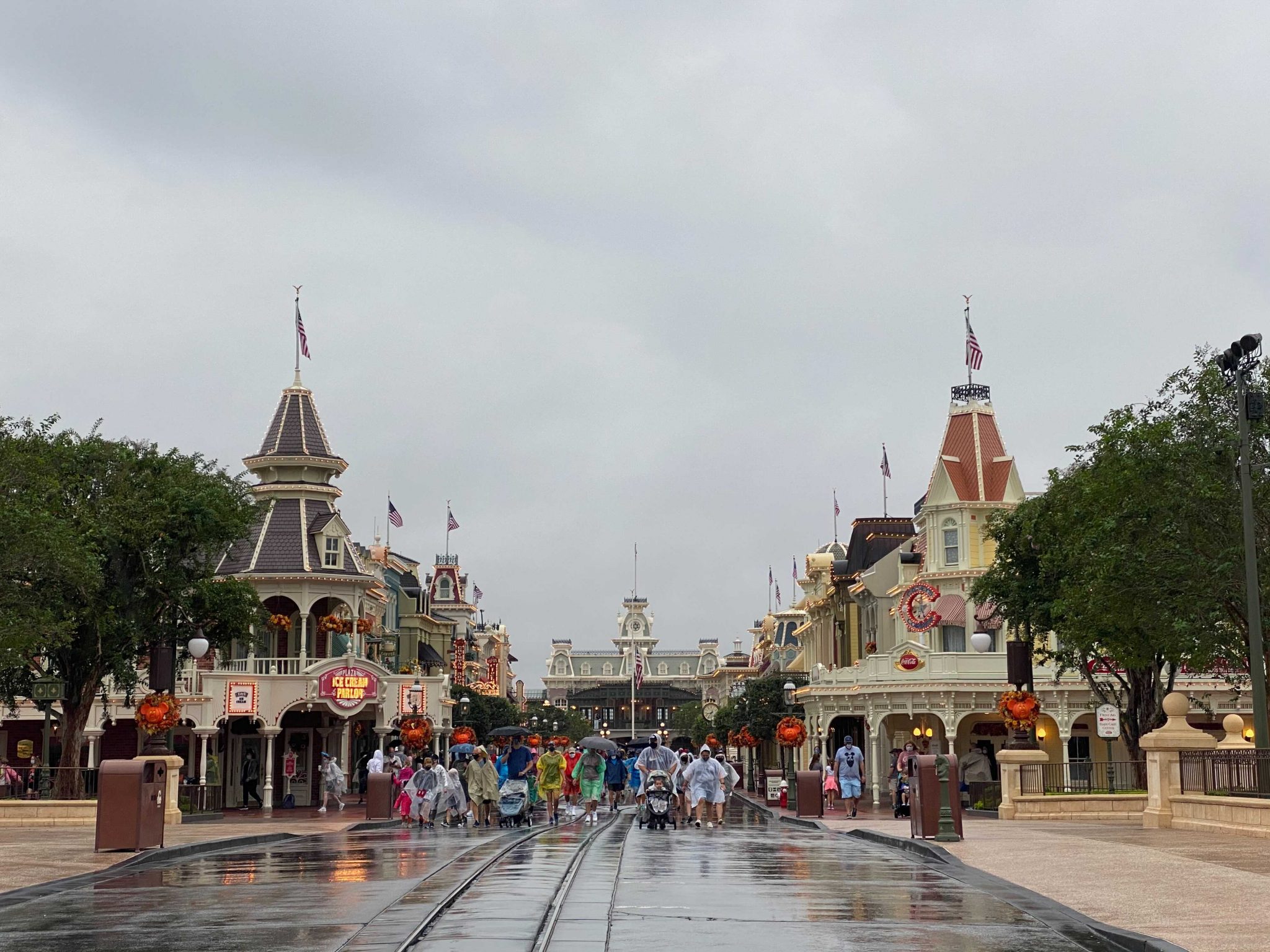 Rope Drop Crowd Magic Kingdom 9am 100420 Blog