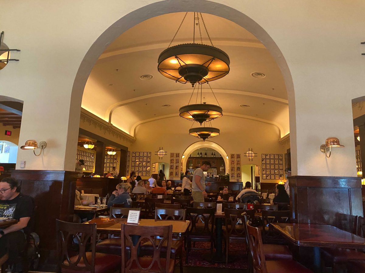The Hollywood Brown Derby Provides a Classy Meal of Classic Favorites