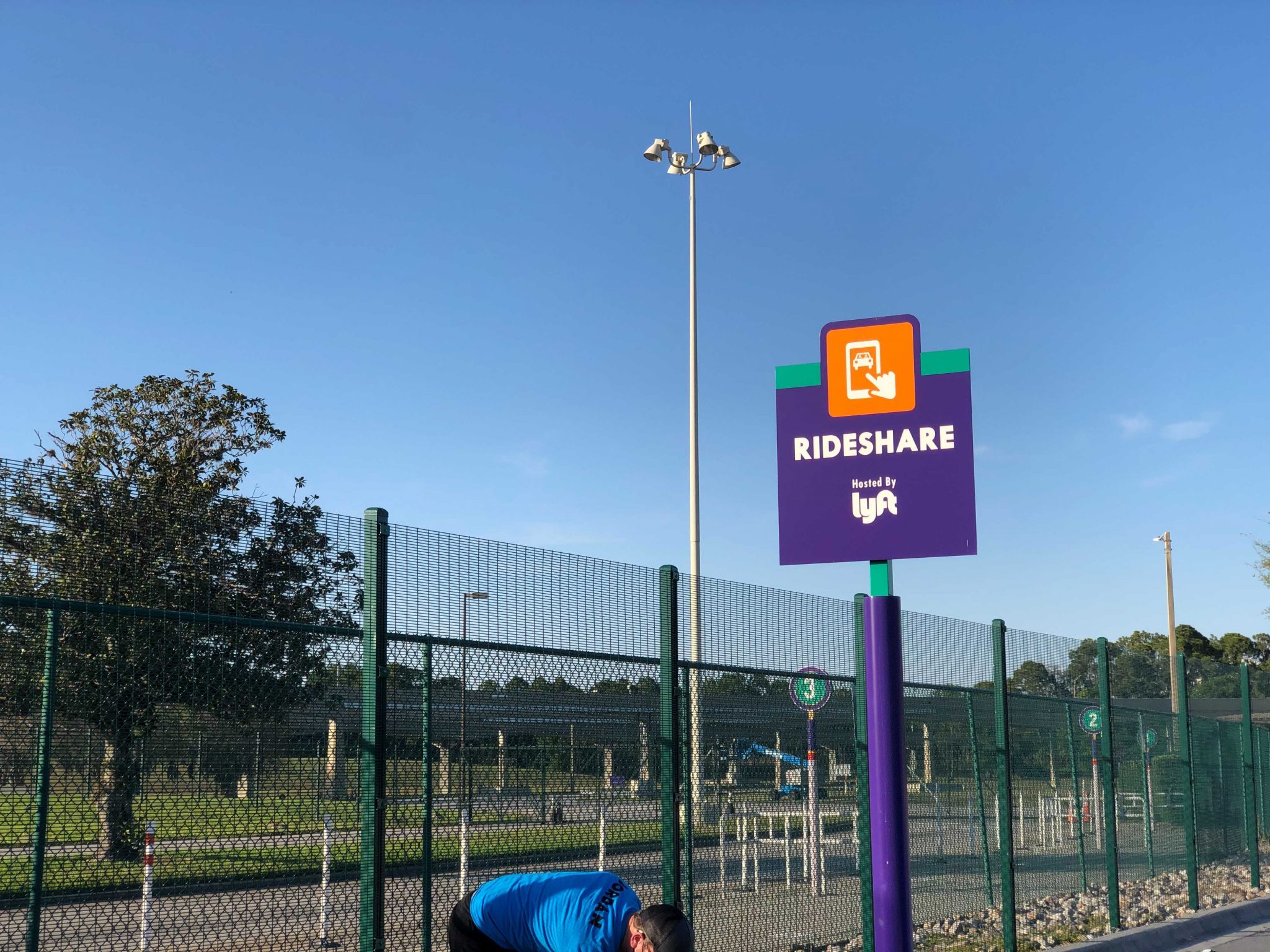 Where Are the Ride Share PickUp and DropOff Locations at Walt Disney World Theme Parks