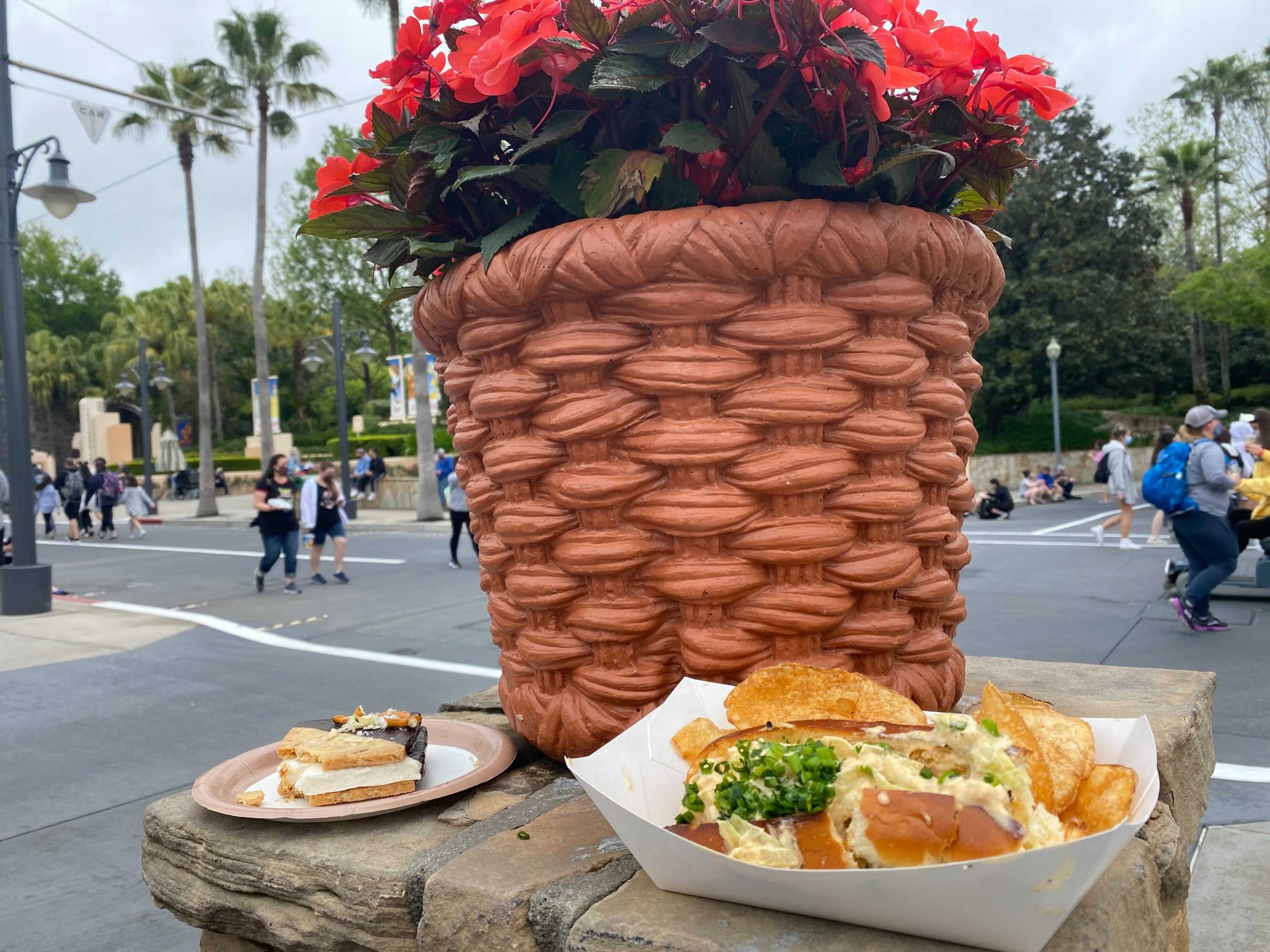 REVIEW The PlantBased “Lobster” Roll at Hollywood Studios Is Not a