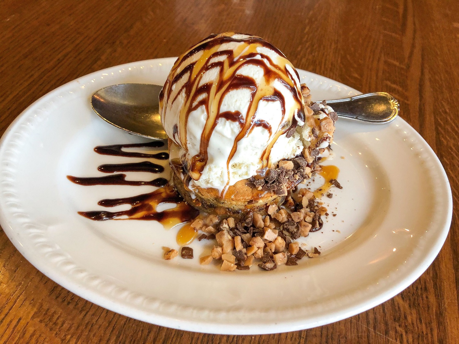 REVIEW Liberty Tree Tavern Continues Its Magic Kingdom Legacy