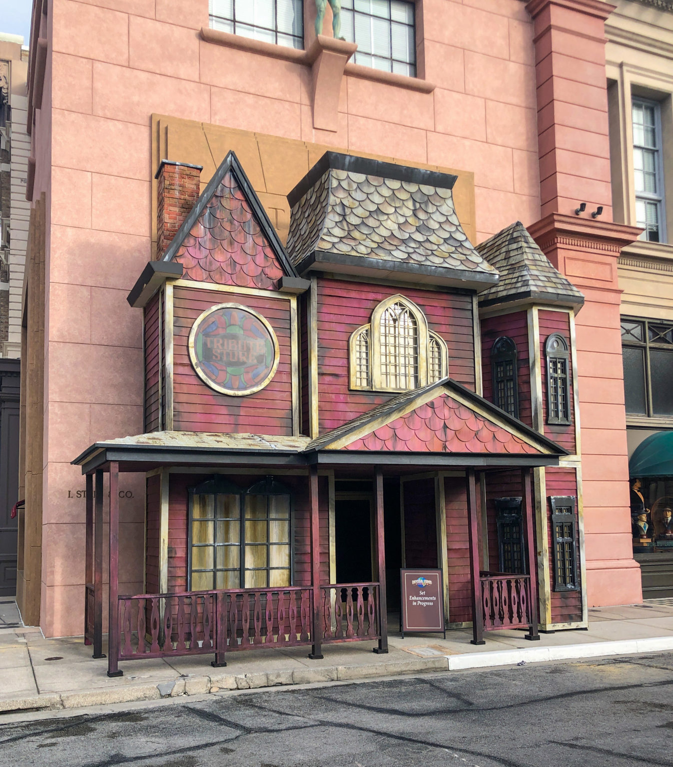 Universal Orlando's Halloween Horror Nights Tribute Store – Complete