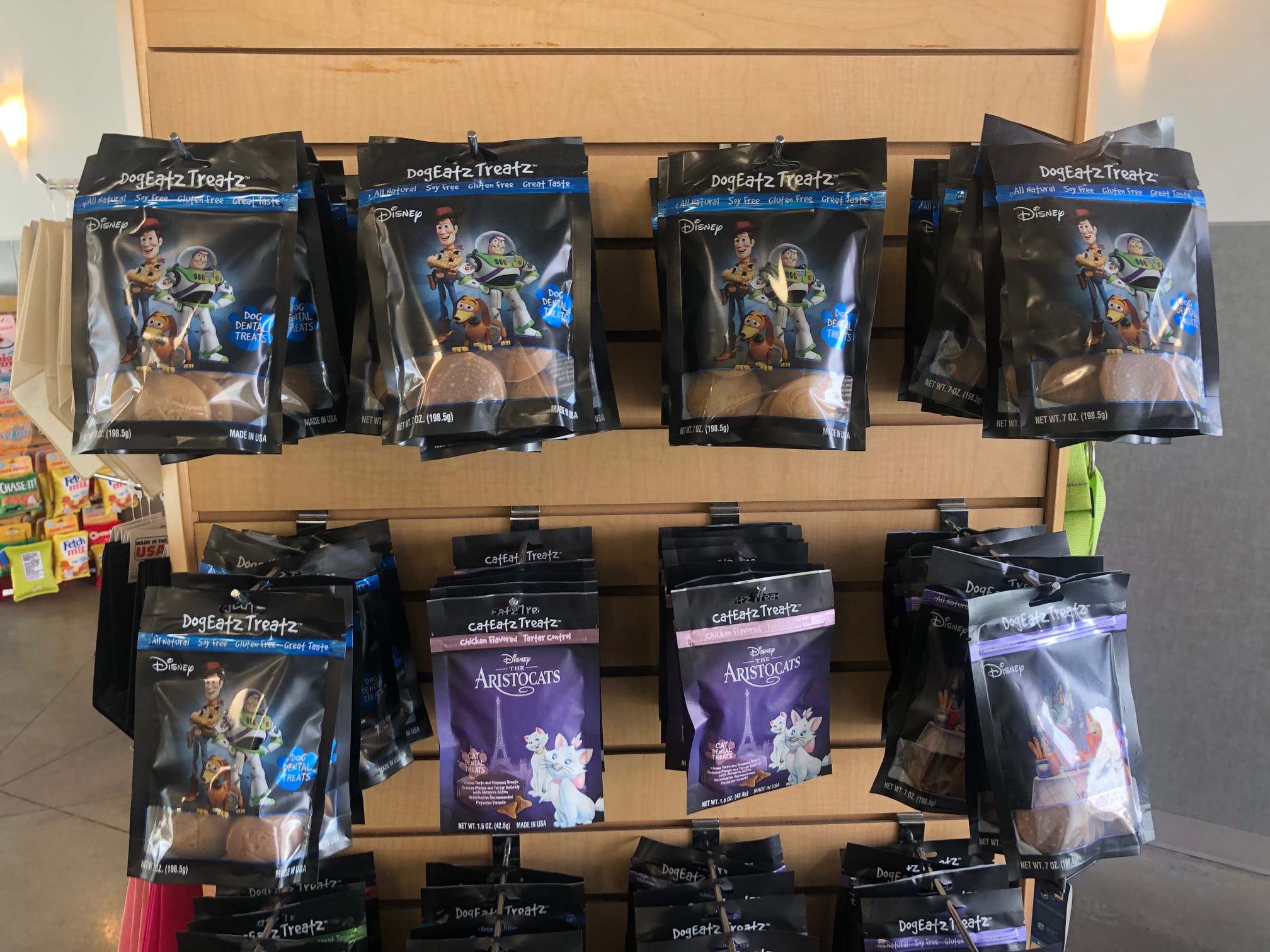 The SATURDAY SIX Looks at Taking Your Dog to BEST FRIENDS PET HOTEL at