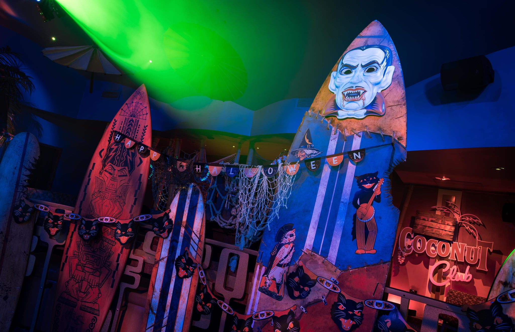 The SATURDAY SIX Checks Out the DEAD COCONUT CLUB at Universal CityWalk