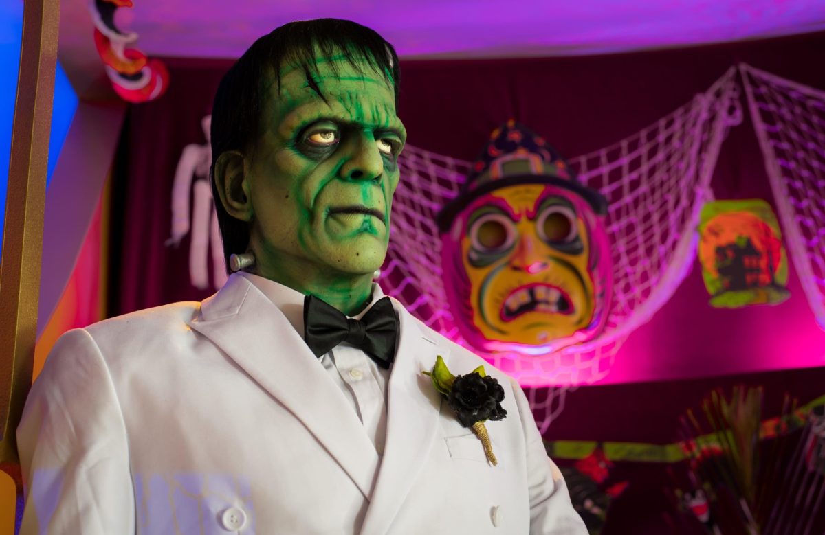 The SATURDAY SIX Checks Out the DEAD COCONUT CLUB at Universal CityWalk