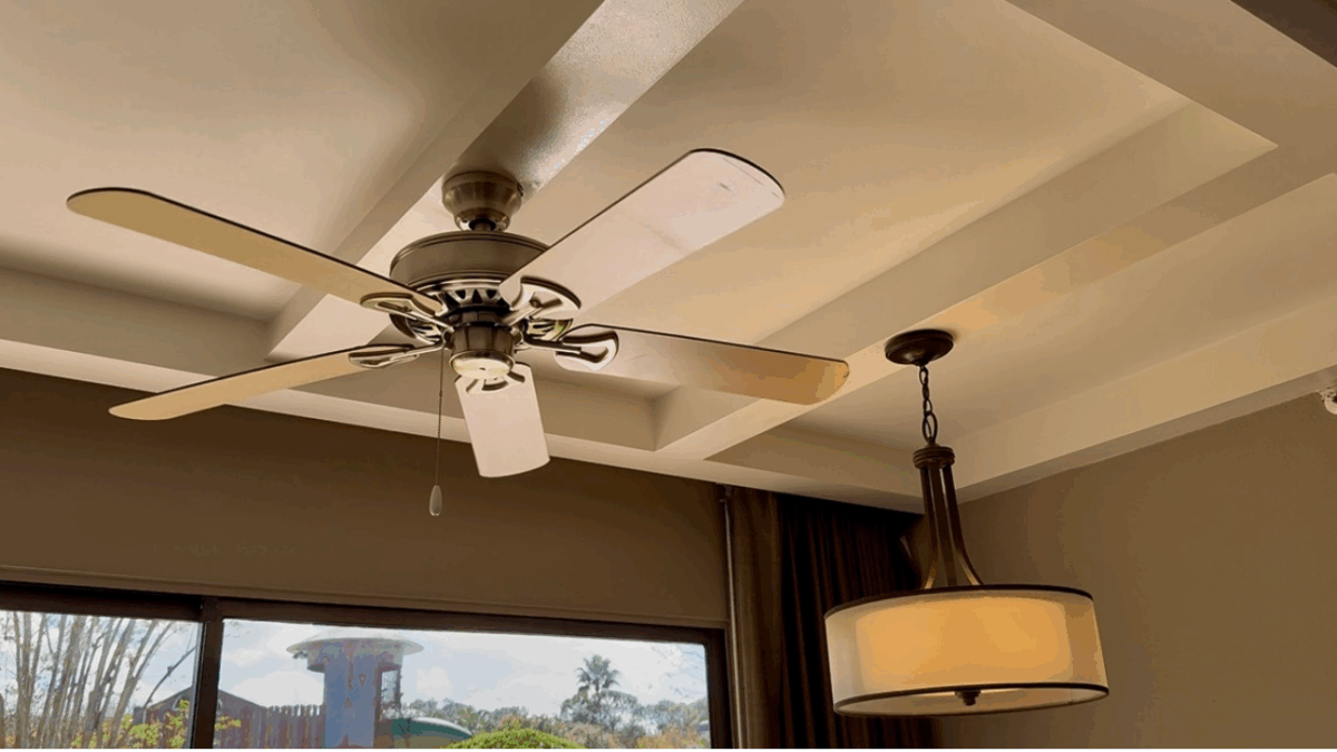Ceiling fan in room 134 in the Magnolia Wing of Shades of Green.