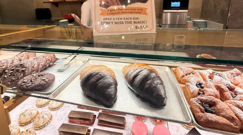 Snacks in the France Pavilion