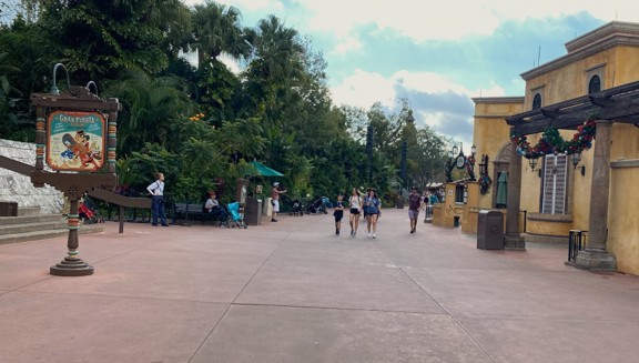 2025 Crowd Calendar Retrospective: TouringPlans vs Disney