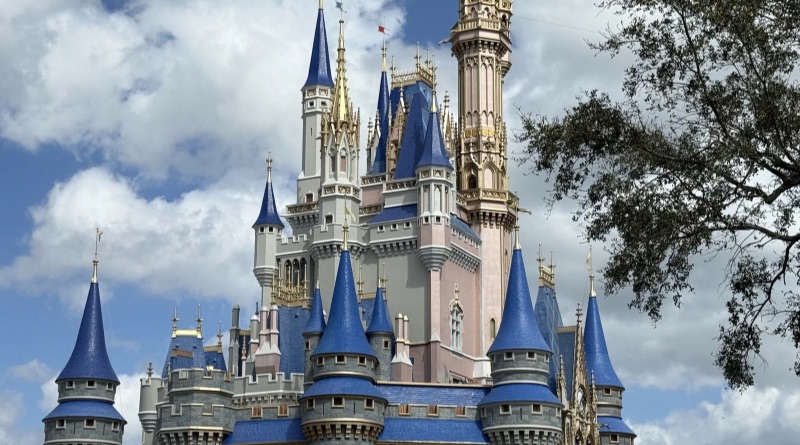 New Cinderella Castle Repaint Pictures! New Cinderella Castle Repaint Pictures!