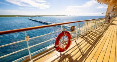 10 Differences Between Lookout Cay and Castaway Cay